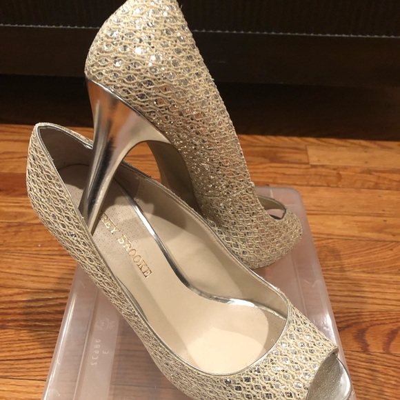 Embellished dress heels . - Picture 2 of 3